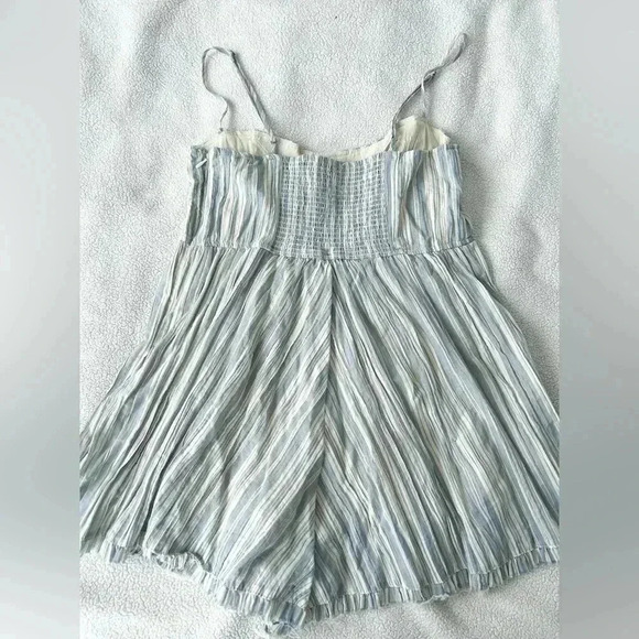 Urban Outfitters Crinkle Romper Size Medium - Picture 4 of 7